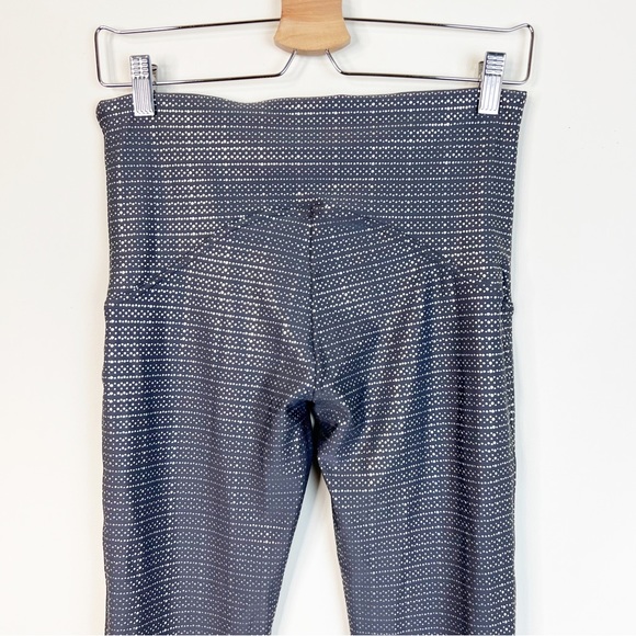 Spanx Booty Boost Active Leggings Metallic Gray Size Large - Picture 8 of 12